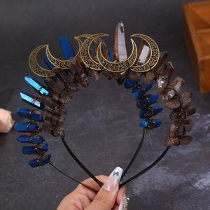 Couronne de sorcière faite main avec cristaux bruts bleus et bruns sur serre-tête lune