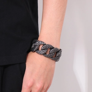 Men's vintage silver titanium steel chain bracelet with hammered texture on wrist