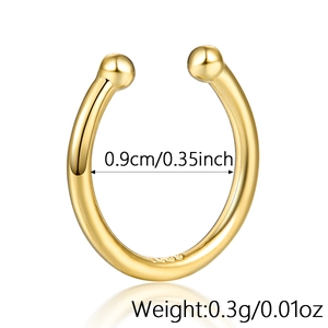 Detail view of 925 sterling silver earring with 0.9cm diameter and S925 hallmark