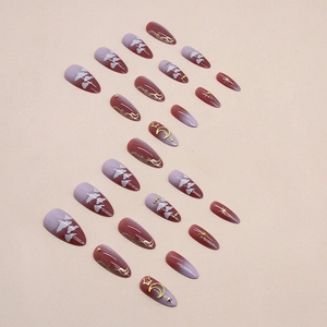 Faux ongles amande dégradé rose et violet avec charmes lunes et étoiles dorées chic