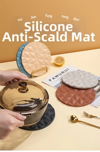 Close-up of thickened silicone heat-resistant mat with geometric diamond texture and non-slip design