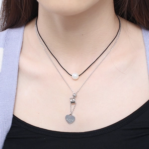 Double-layered necklace with choker, pearl and heart pendant engraved with Love