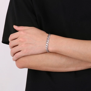 Bracelet gourmette pour homme en acier inoxydable argenté avec plaque carrée minimaliste