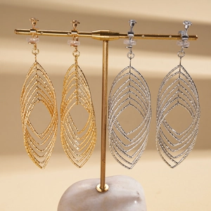 Elegant geometric layered oval clip-on earrings in gold and silver diamond-cut finish