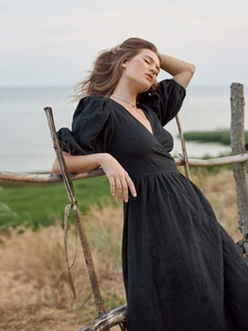 Elegantes schwarzes V-Ausschnitt Baumwollkleid mit Puffärmeln und hoher Taille für Sommer