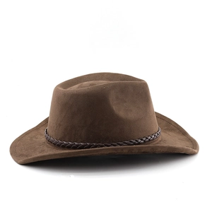 Détail d'un chapeau de cowboy en daim marron avec ruban décoratif tressé élégant