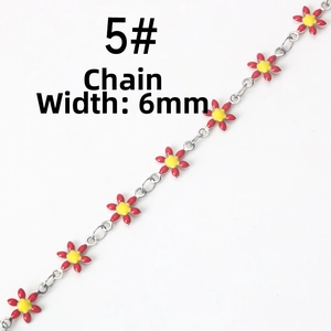 Details von 6 mm Edelstahlkette mit bunten roten und gelben Emaille-Blumen