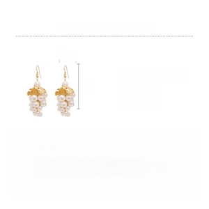 Detailed size and material specification chart for baroque pearl grape tassel earrings