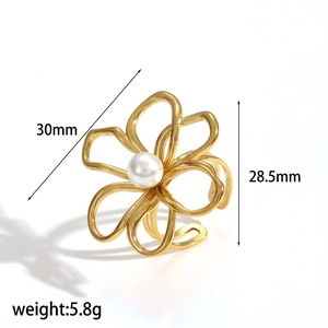 Gold hollow flower ring with center pearl showing dimensions 30mm and 5.8g weight