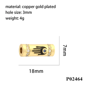 Détail de perle en cuivre plaqué or 18K avec main de Fatima et zircon serti