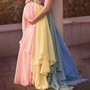 Robe maxi arc-en-ciel en mousseline avec col en V profond et ceinture fleurie pour photos