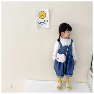 Close-up of white PU leather cat shoulder bag for girls featuring pink ears and whiskers