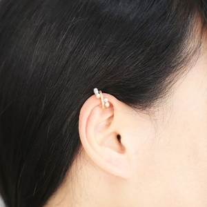 Elegant gold-plated ear cuff with rows of white pearls and shimmering zircons for women