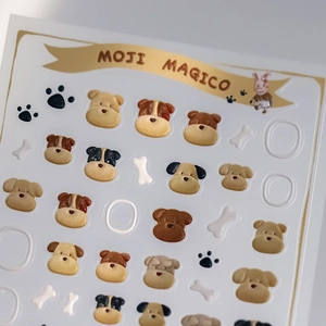 Autocollants 3D pour ongles motif chien, texture en relief sur fond blanc épuré
