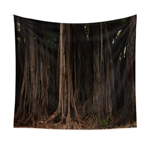 Dettaglio delle fitte radici di banyan stampate sul tessuto della tappezzeria forestale