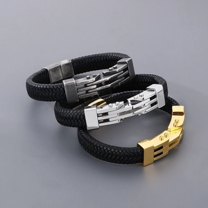 Tre bracciali uomo in pelle intrecciata con chiusure magnetiche oro, argento e grigio