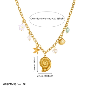 Detail der Goldkette mit Muschel- und Seesternanhängern inklusive Größenangaben