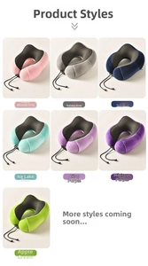 Cuscini da viaggio in memory foam a forma di U mostrati in sette colori e doppie trame