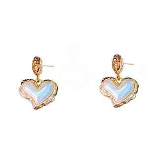 Elegant gold heart earrings with pearl inlay and floral hollow design for women