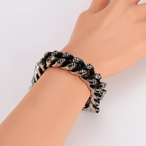 Punk vintage style stainless steel skull chain bracelet for men on wrist