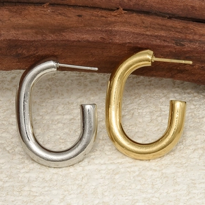 Minimalist 304 stainless steel C-shaped hoop earrings in gold and silver finishes