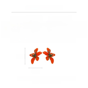 Detail view of vintage crystal flower earrings with 5.8cm length and 14.3g weight