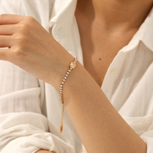 Bracelet élégant en or avec zircons et chaîne ajustable pour femme chic et moderne