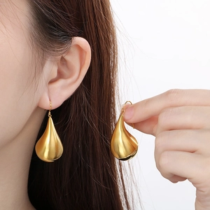Elegant gold hollow teardrop earrings made of polished stainless steel for women