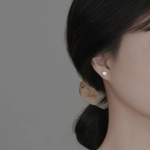 Elegant S925 sterling silver stud earrings with a sparkling round zircon stone for women