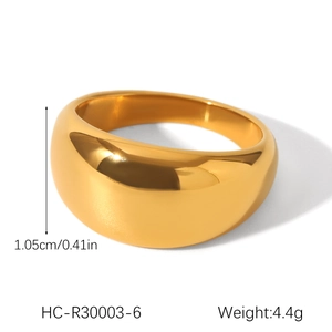 Detailed view of wide 18K gold-plated stainless steel ring with 1.05cm width dimensions