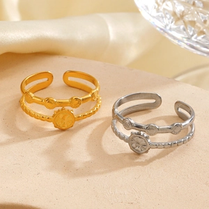 Minimalist double layer geometric rings with sunburst pattern in gold and silver finish