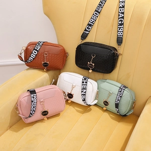 Woven Crossbody Bag PU Leather Camera Handbag With Cute Cat Charm And Wide Letter Print Strap For Women Fashion