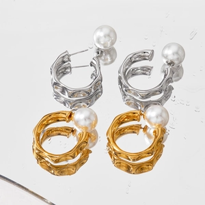 Textured C-shape pearl earrings in gold and silver finish with elegant water drop reflection