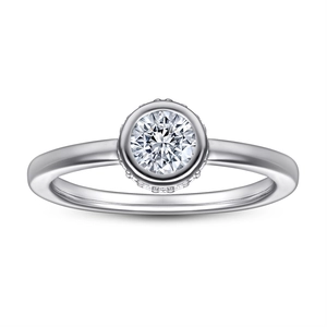 Macro shot of 925 silver ring featuring a round zircon and detailed milgrain edging