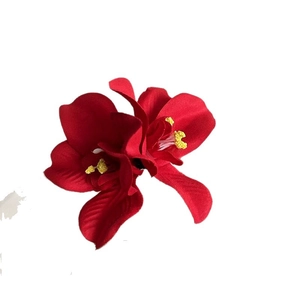 Elegante pinza para el pelo con doble orquídea roja romántica ideal para la playa