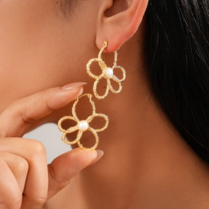 Strukturierte Kupfer Hohlblumen Ohrringe Mit Imitationsperle Vintage Elegante Schmuck Accessoires Für Damen