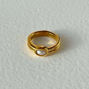 18k gold plated stainless steel ring with freshwater pearl and textured grooves