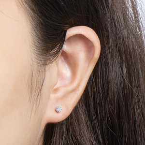 Detailed view of 925 silver six-prong stud earring with brilliant round cut moissanite