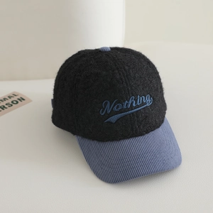 Casquette en peluche pour enfants avec broderie Nothing et visière en velours côtelé bleu