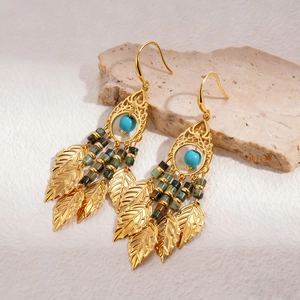 Boucles d'oreilles vintage dorées en gouttes avec perles turquoise et feuilles