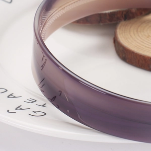 Close-up of purple gradient acetate headband with anti-slip inner teeth detail