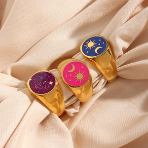 Tre anelli dorati con glitter viola, smalto rosa e blu, motivi sole e luna per donna