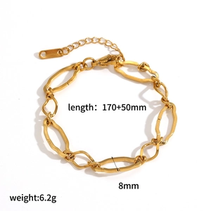 Detailed view of 18k gold plated 304 stainless steel chain bracelet with adjustable clasp