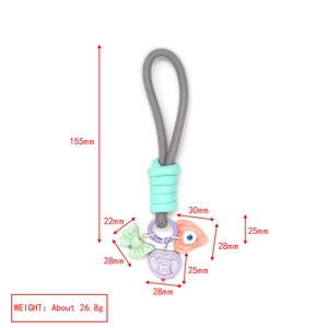 Dimensions détaillées du porte-clés tressé avec breloques multicolores et pompons