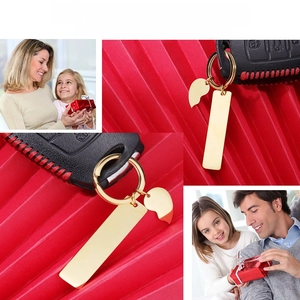 Customized golden stainless steel keychain with heart pendant for personalized family gifts