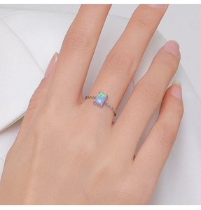 Detailed close-up of a 925 silver adjustable ring with rectangular opal and chain band