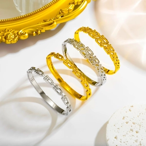 Industrial chain linkage horseshoe bangles in gold and silver finish with 18k plating