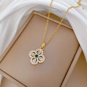 Titanium steel four-leaf clover necklace with emerald zircon on elegant silk