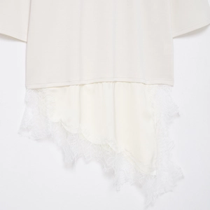 Damen Kurzarm T-Shirt in Creme mit Spitzenbesatz am Saum und lockerer Passform