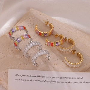 Boucles d'Oreilles Créoles en C en Acier Titane Minimaliste Zirconia Plaqué Or Argent Coupe Baguette Zirconia Incrusté Bijoux Femme